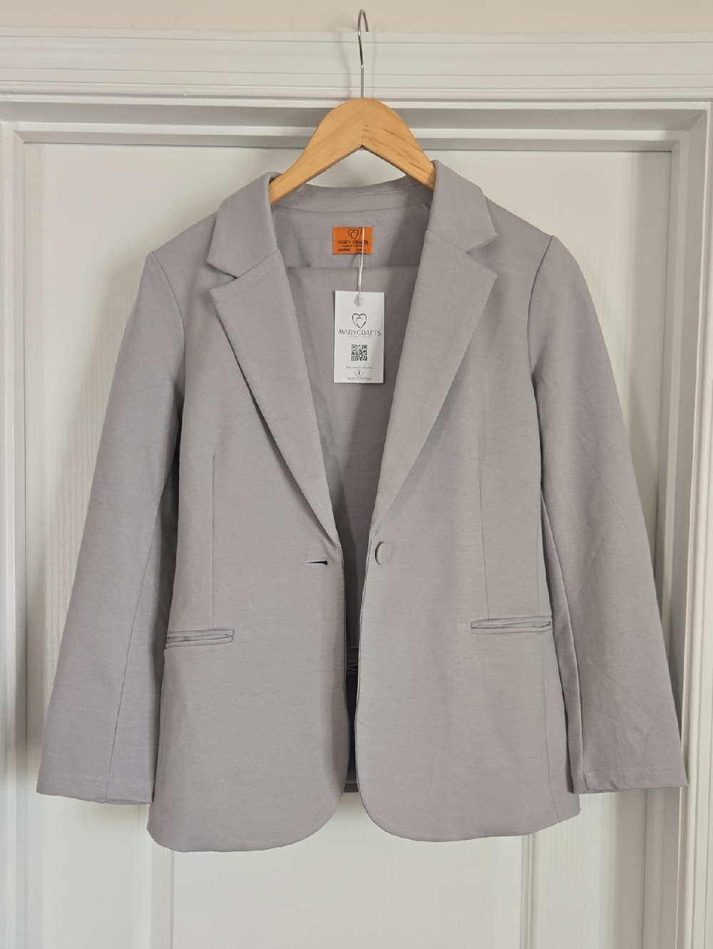 NWT Mary Crafts Two Piece Light Gray Suit Size 6